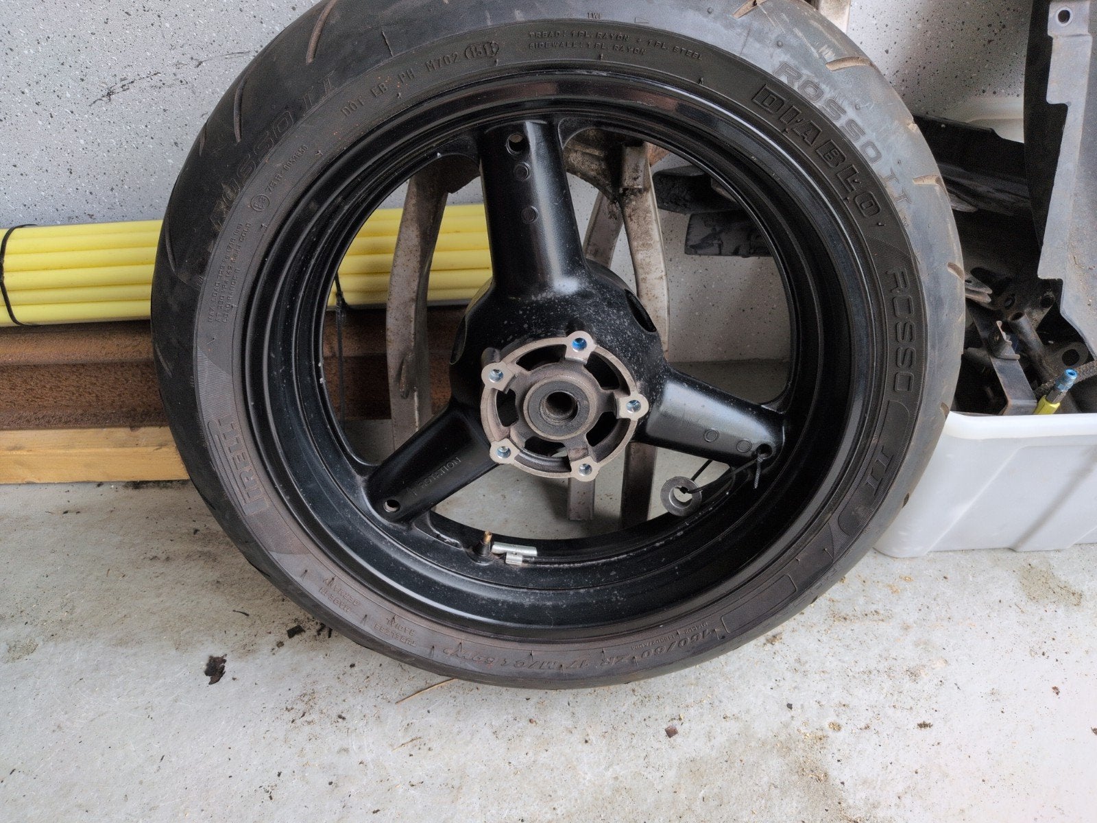 Suzuki SV650 achterwiel - Gebruikt, lak op te poetsen, Motoren, Ophalen of Verzenden, Gebruikt
