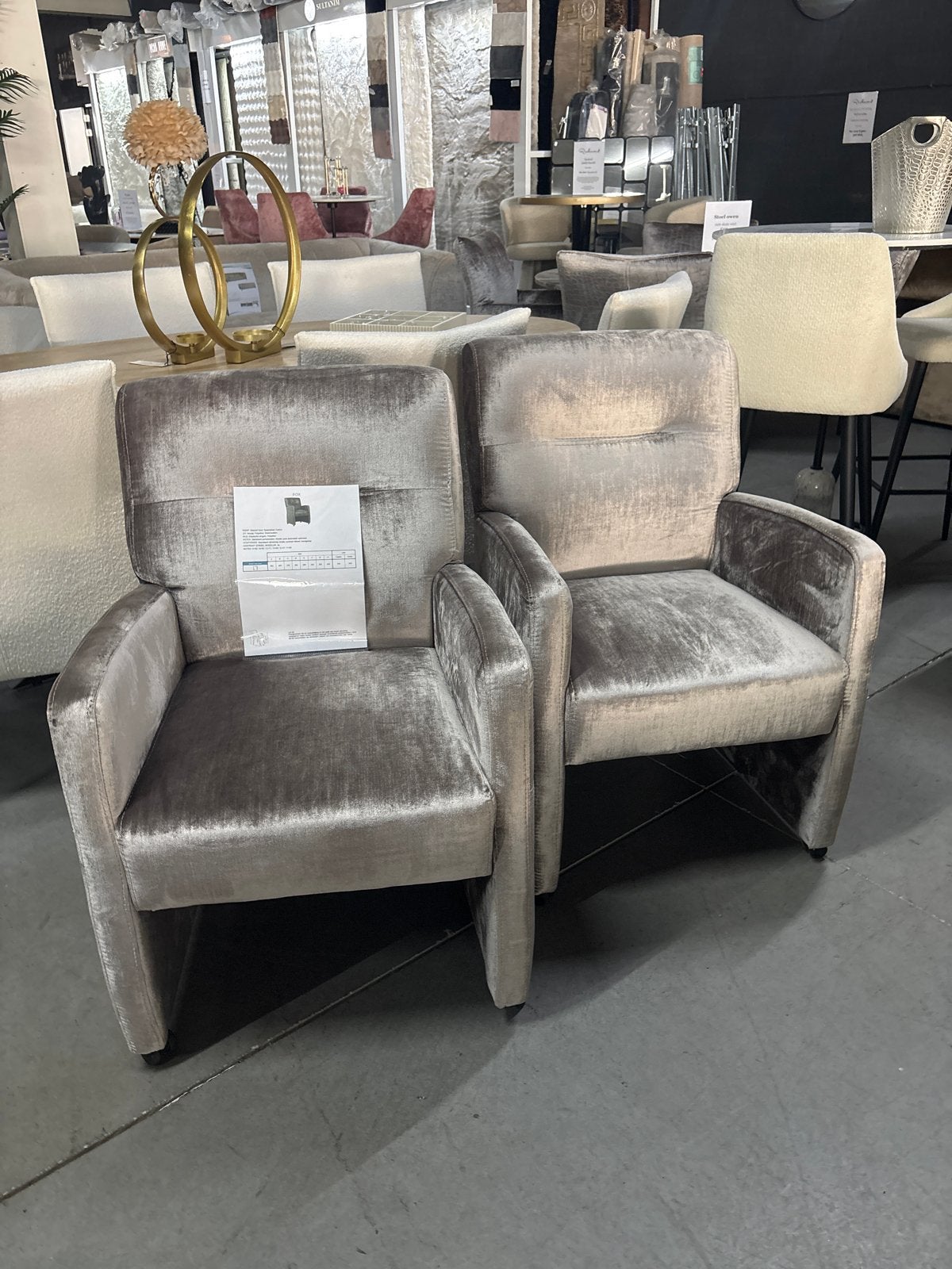2 Luxe Velvet Champagne Eetkamerstoelen met Wielen, Huis en Inrichting, Twee, Overige kleuren, Ophalen of Verzenden, Zo goed als nieuw