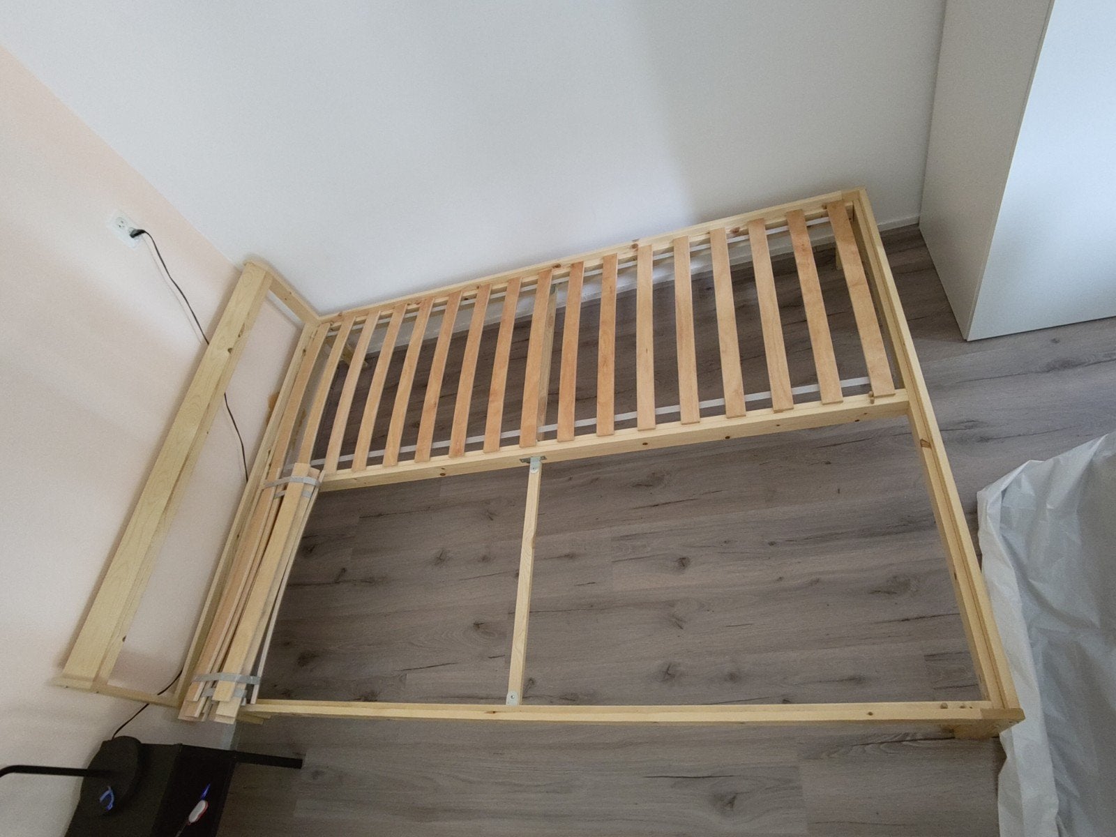 Ikea bed 140x200 incl lattenbodems, evt gratis matras, Antiek en Kunst, Antiek | Meubels | Bedden, Ophalen