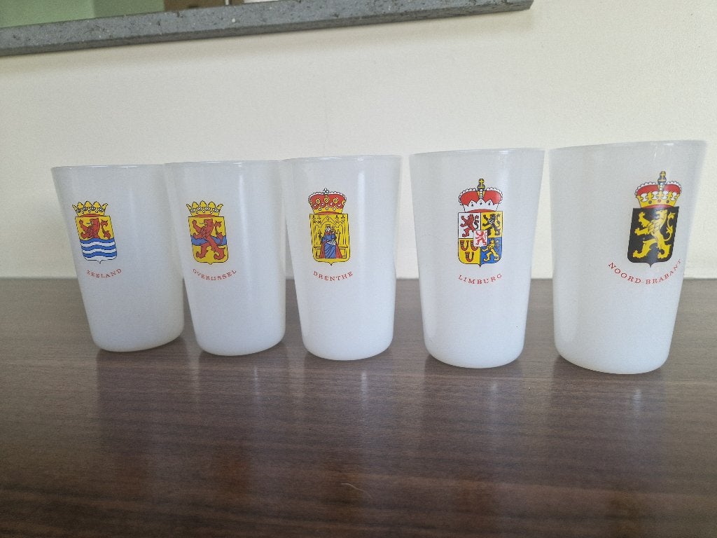 5 stuks NUTRICIA provincie glazen / melkglazen, jaren 70, Glas of Glazen, Overige merken, Ophalen of Verzenden, Overige stijlen