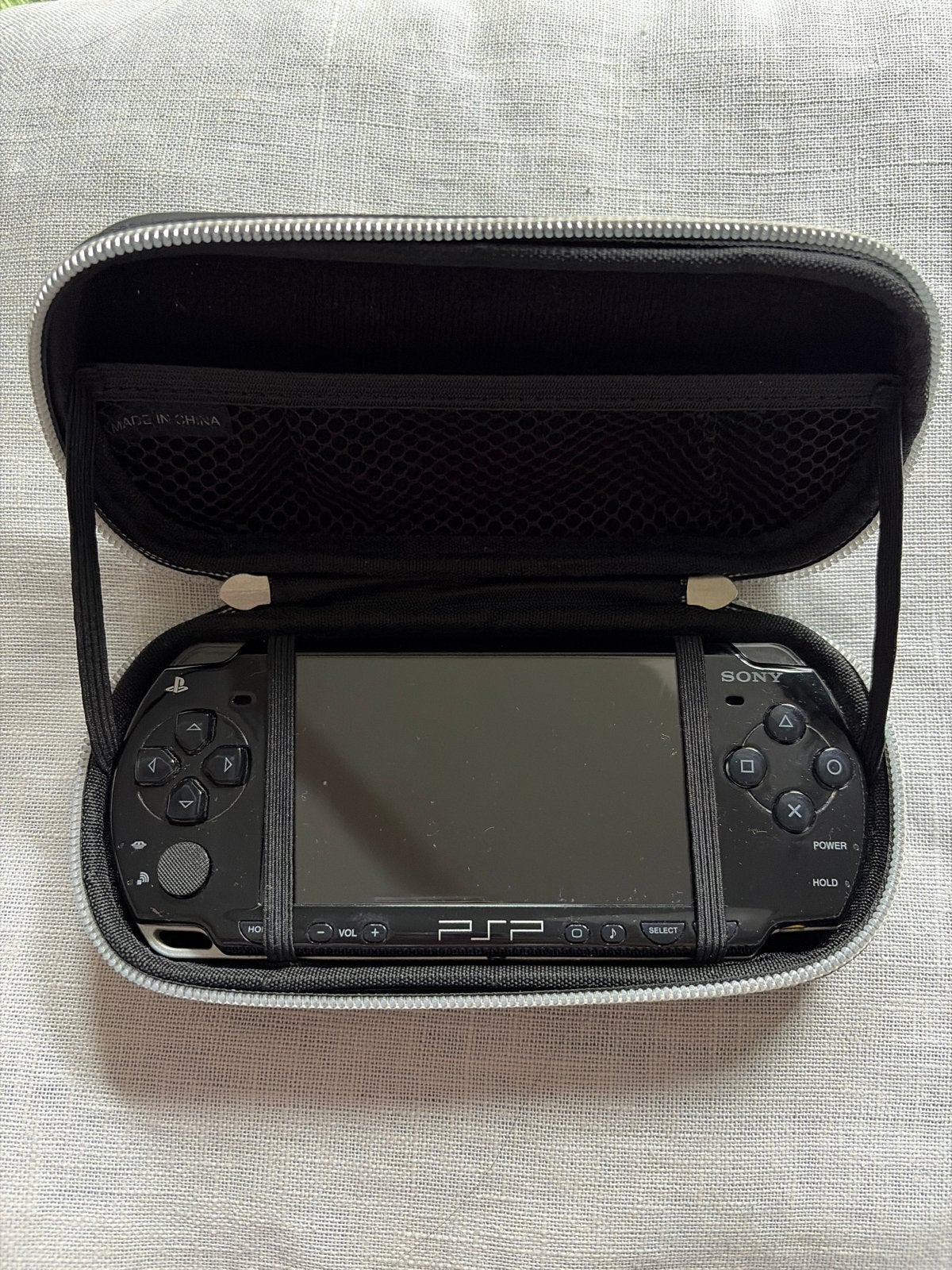 Sony PSP 2000 Zwart met hoes en oplader, Spelcomputers en Games, Ophalen of Verzenden, Gebruikt, Zwart, PSP Slim