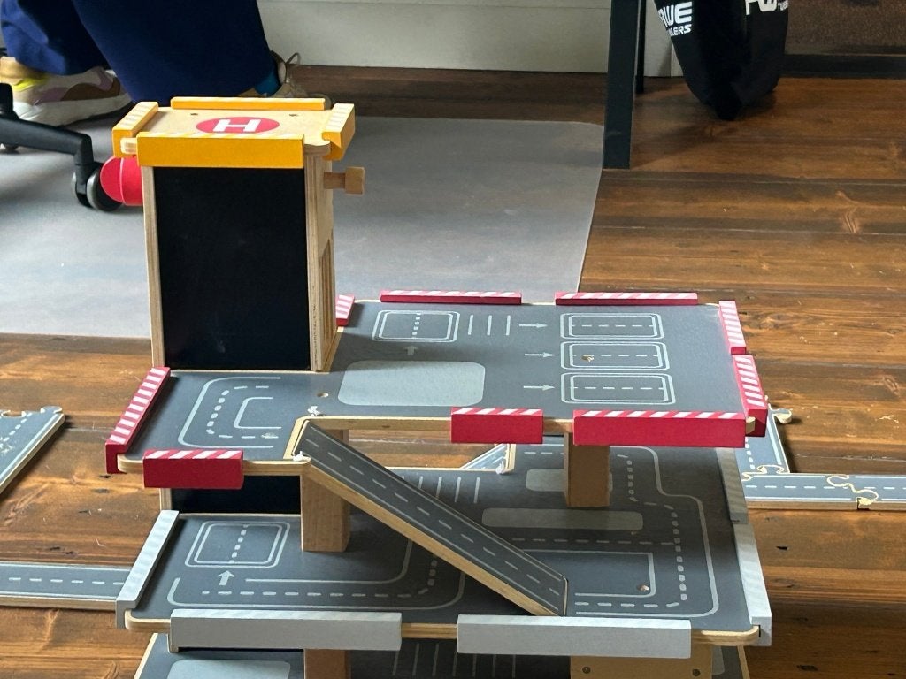 houten parkeergarage, Kinderen en Baby's, Ophalen, Gebruikt, Rij- of Hobbelspeelgoed