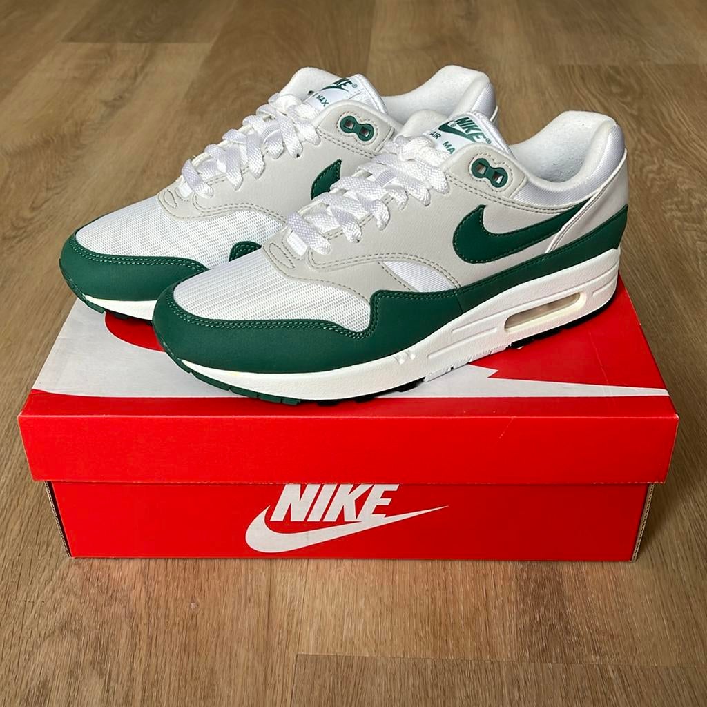 Deadstock Nike Air Max 1 Anniversary Evergreen Aura maat 41, Overige kleuren, Nieuw, Ophalen of Verzenden, Sneakers of Gympen