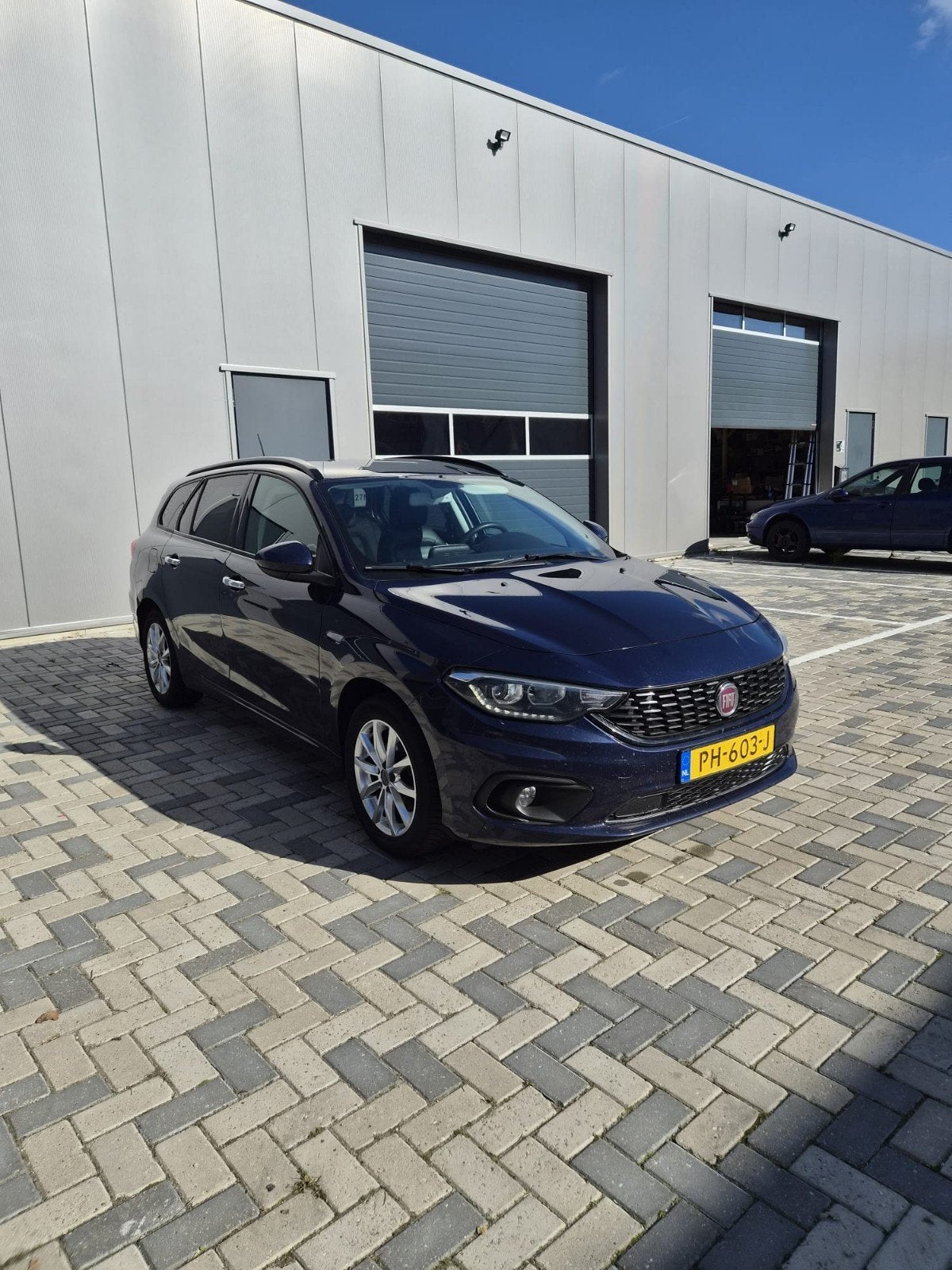 Fiat Tipo 1.6 Turbo 120pk Automaat 2017 Blauw, Auto's, 1325 kg, Zwart, 4 cilinders, Blauw