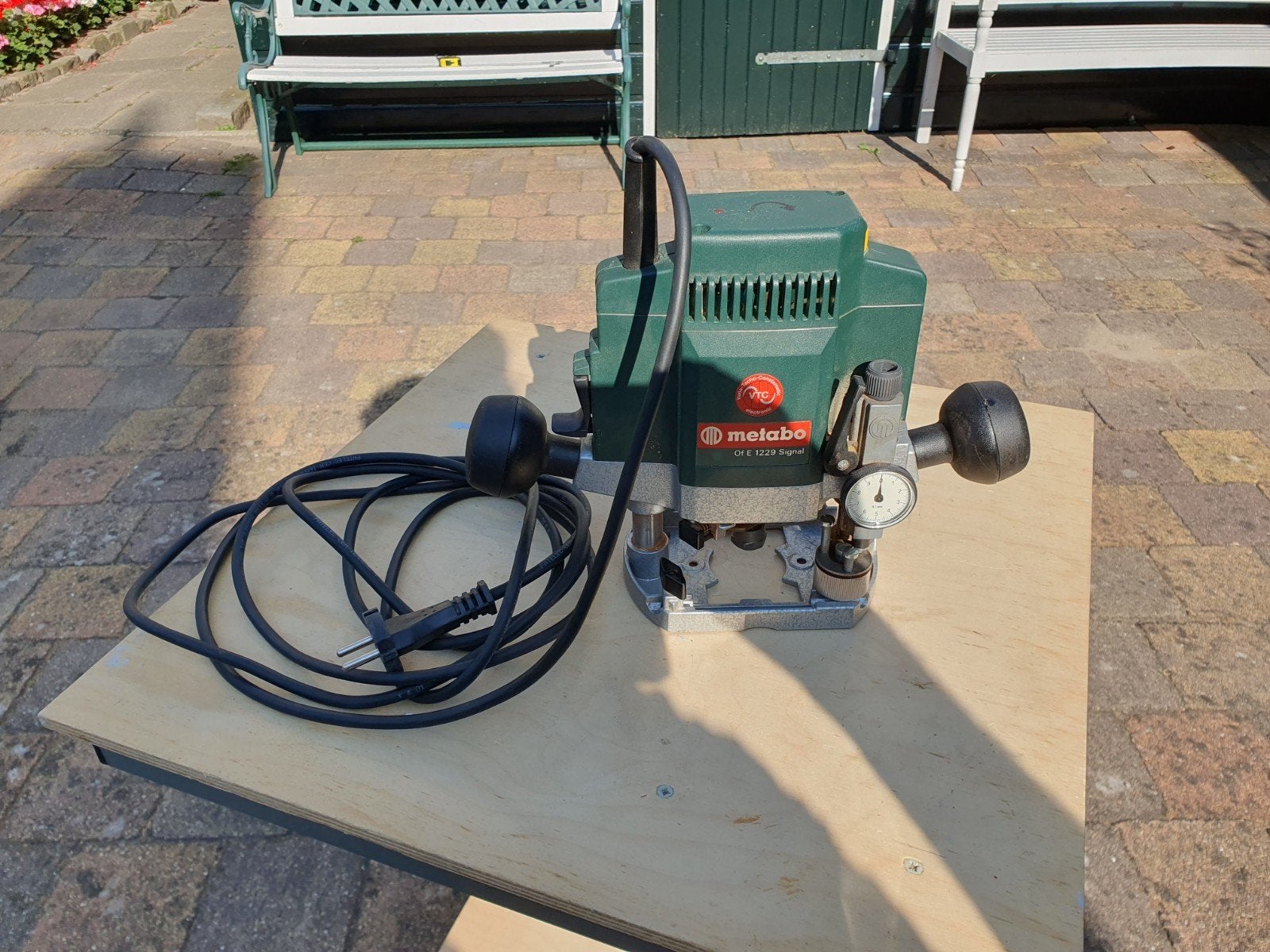Metabo Bovenfrees OF E 1229 Signal met complete set, Ophalen, Zo goed als nieuw, Elektrisch, Bovenfrees