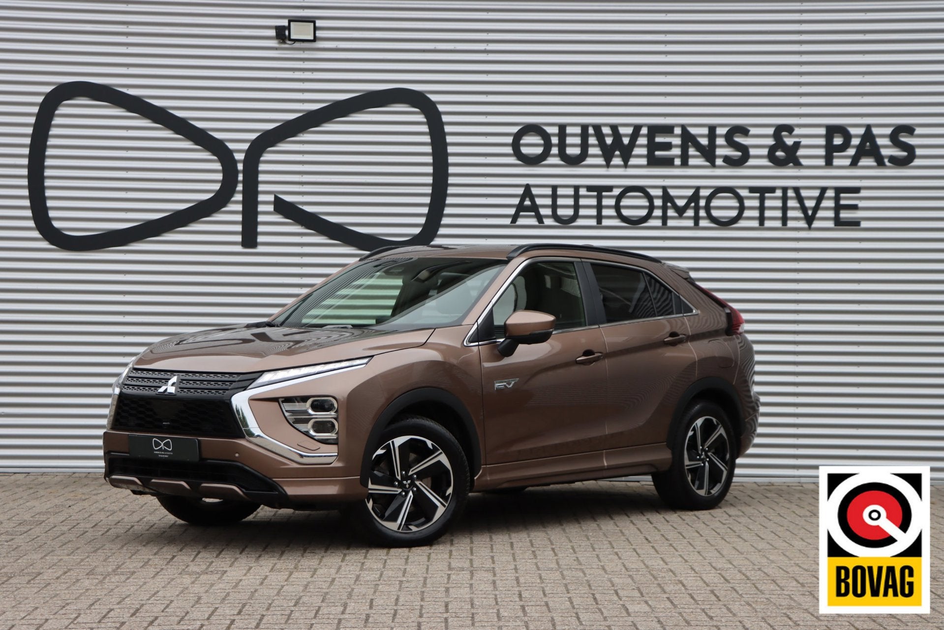 Mitsubishi Eclipse Cross 2.4 PHEV Business Executive | CARPL, Auto's, Automaat, 4 cilinders, Leder en Stof, 1875 kg