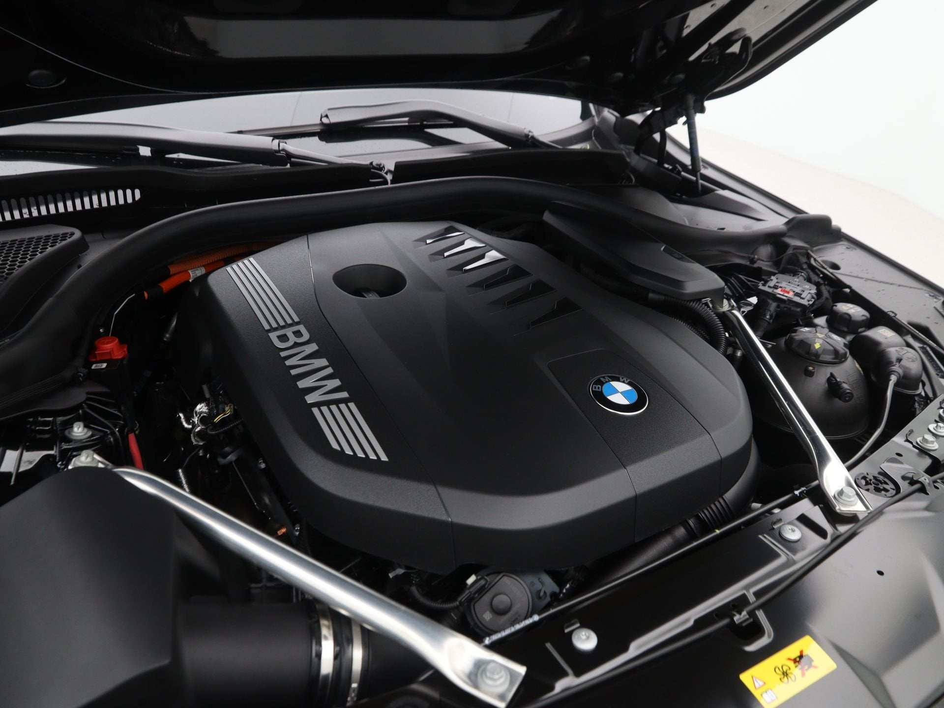BMW 5 Serie Touring 550e xDrive (bj 2026, automaat), Auto's, Automaat, Zwart, Overige brandstoffen, Zwart