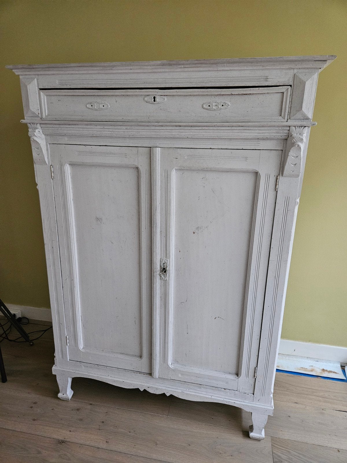 wit geverfde meidenkast, Huis en Inrichting, Ophalen, Gebruikt, 25 tot 50 cm, 100 tot 150 cm