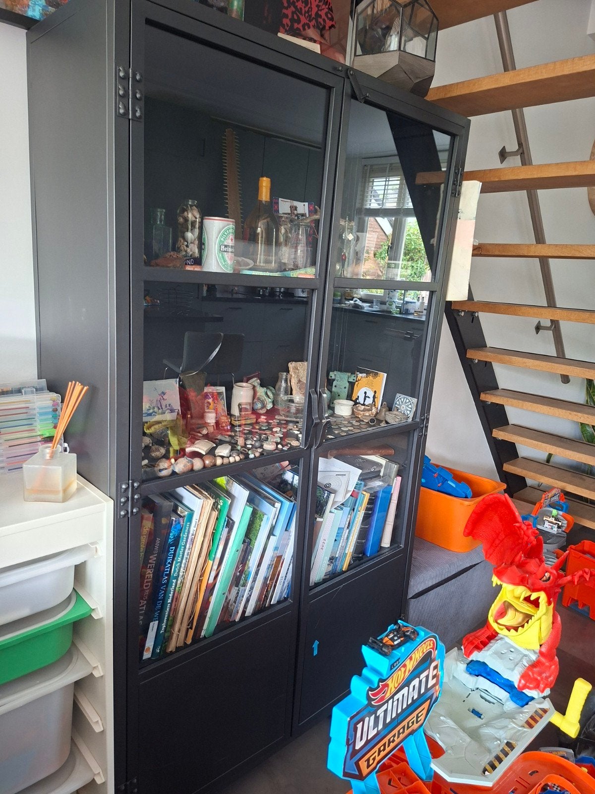Vitrinekast industriële look - Zwart metaal en glas, Huis en Inrichting, Kasten | Vitrinekasten, Ophalen, 50 tot 100 cm, Glas