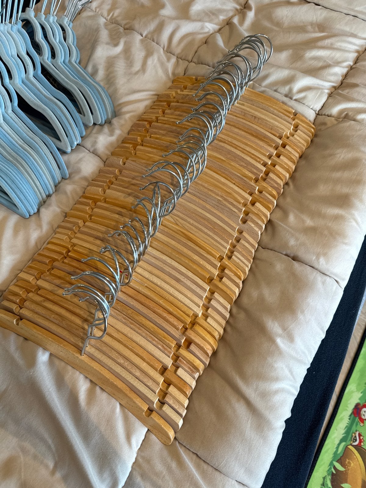 Houten baby kledinghangers van HEMA, Ophalen of Verzenden, Zo goed als nieuw, Hout, Kinderen
