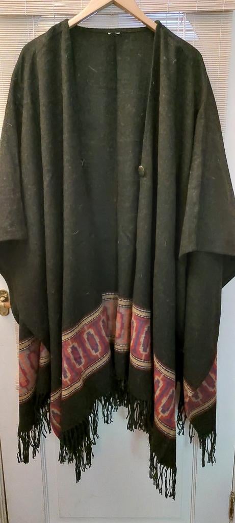 Omslagdoek cape poncho, Kleding | Dames, Ophalen of Verzenden, Zo goed als nieuw, Maat 46/48 (XL) of groter, Sjaal