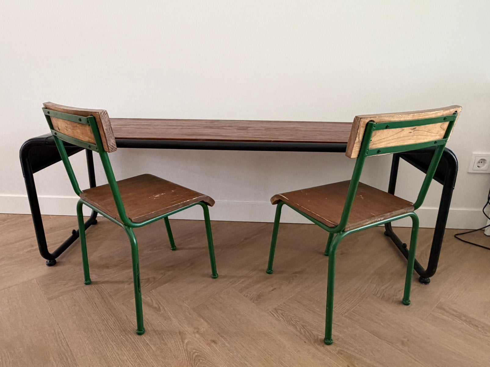Vintage bureau met twee schoolstoeltjes, Antiek en Kunst, Antiek | Meubels | Tafels, Ophalen