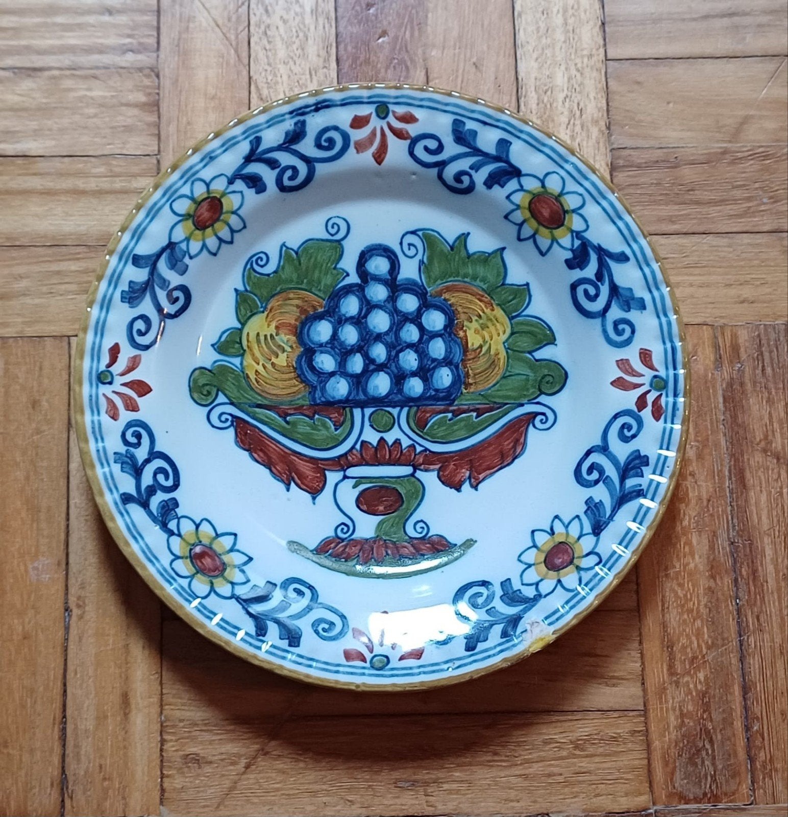 Antiek Makkum Aardewerk Wandbord met Fruitmotief, Ophalen of Verzenden