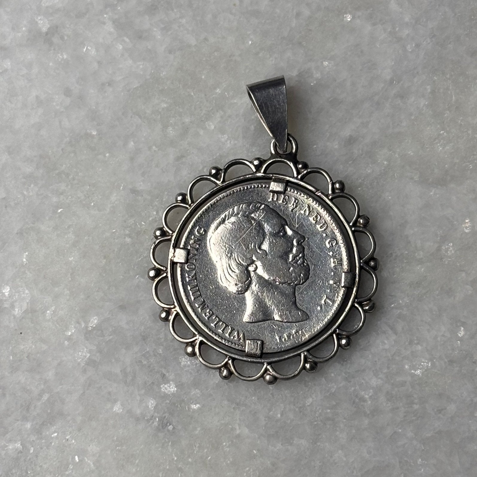 Nederlandse ½ gulden, Koning Willem III verwerkt tot hanger, Ophalen of Verzenden, Zo goed als nieuw, Zilver