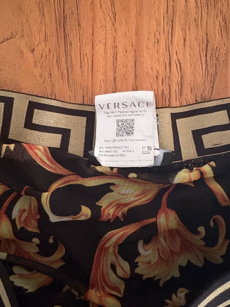 Originele Versace zwembroek maat 5 / L – zeer nette staat, Kleding | Heren, Badmode en Zwemkleding, Maat 52/54 (L), Zwart, Ophalen of Verzenden