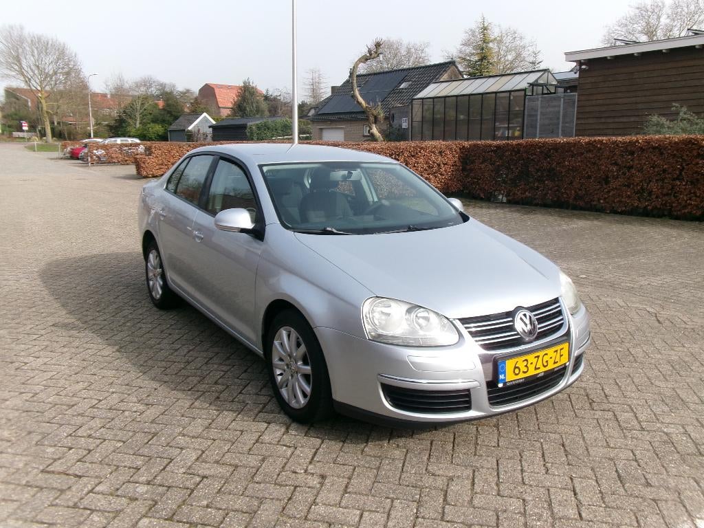 VOLKSWAGEN JETTA 1.4TSI TRENDLINE 4DRS SEDAN-AIRO-CRUISE., Auto's, Volkswagen, Voorwielaandrijving, 680 kg, 4 cilinders, 1283 kg