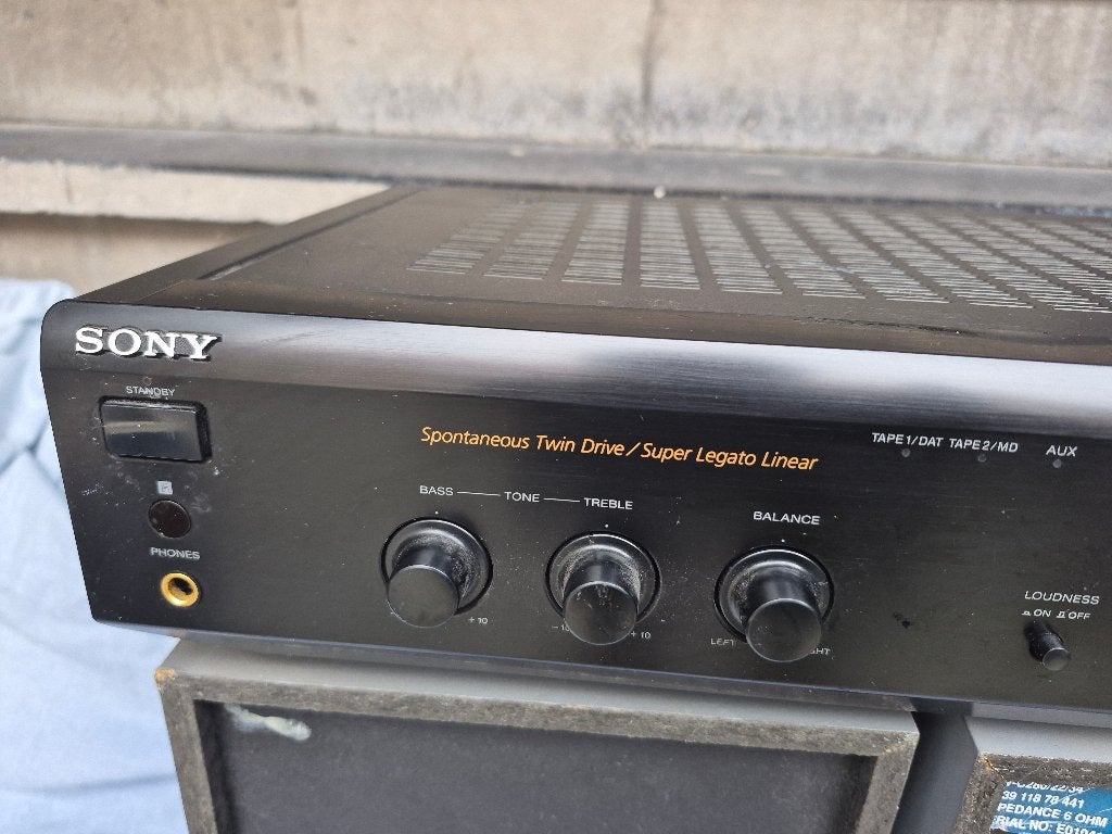 Foto 4 van Sony TA-FE500R stereoversterker, mogelijk met boxen etc