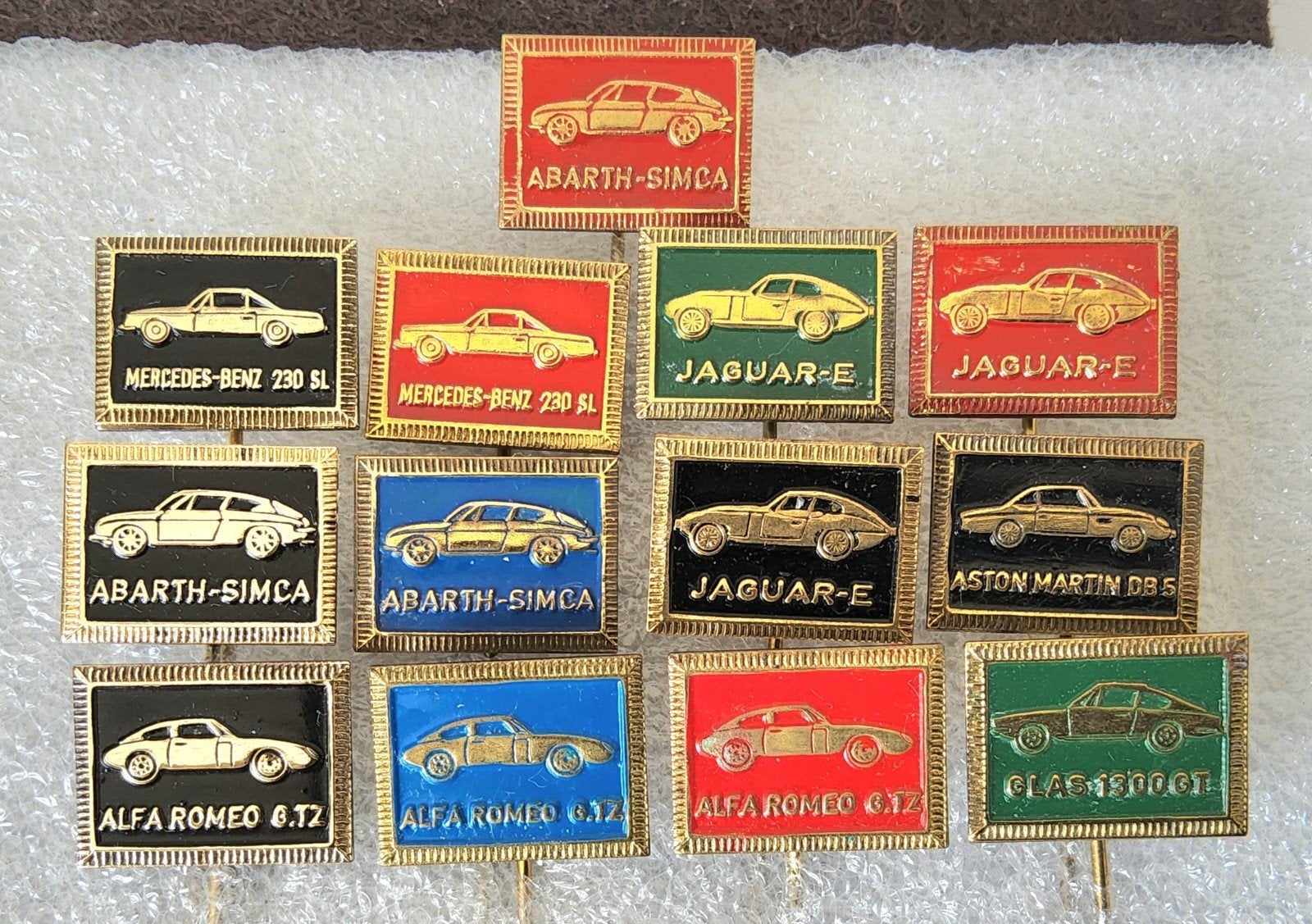 13 Vintage Speldjes van Klassieke Auto's - Diverse Merken, Ophalen of Verzenden, Gebruikt, Transport, Speldje of Pin