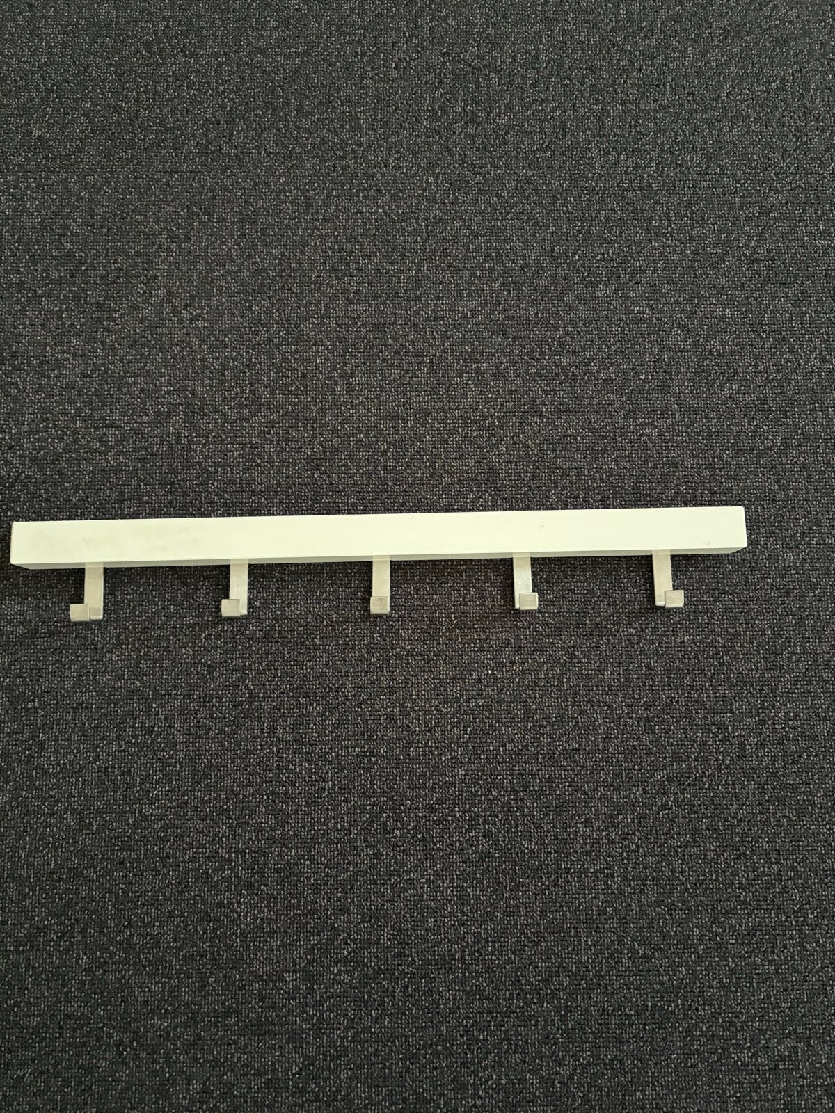 IKEA TJUSIG Kapstokje met 5 haken, Gebruikt, Wandhaken, Ophalen of Verzenden, Minder dan 100 cm