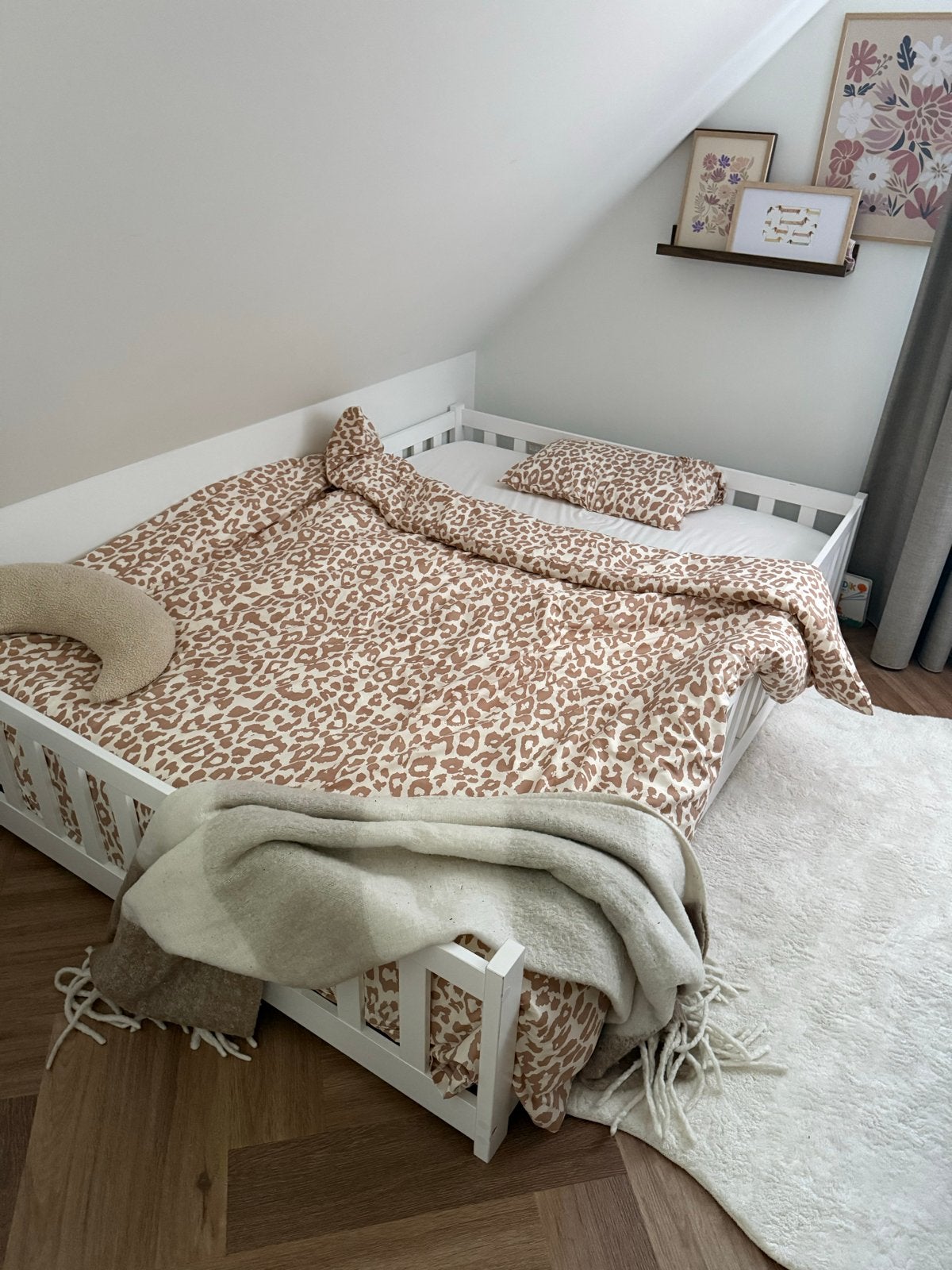 Twee witte vloerbedden 140x200cm, Huis en Inrichting, Ophalen, Gebruikt, Wit, Tweepersoons