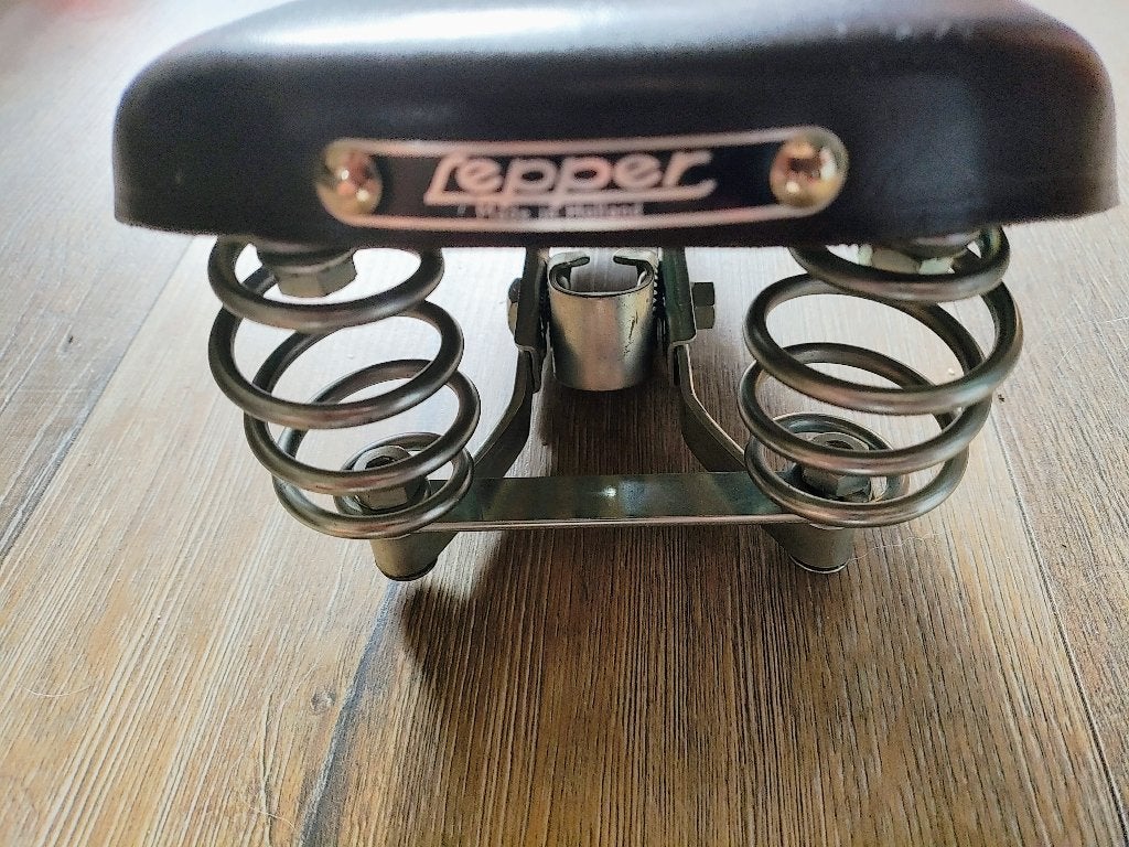 Lepper zadel, Fietsen en Brommers, Fietsonderdelen, Ophalen, Leer, Nieuw, Lepper