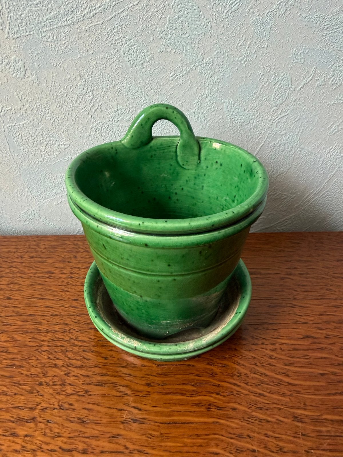 Groene bloempot met schotel en handvat, Tuin en Terras, Gebruikt, Rond, Binnen, Ophalen of Verzenden
