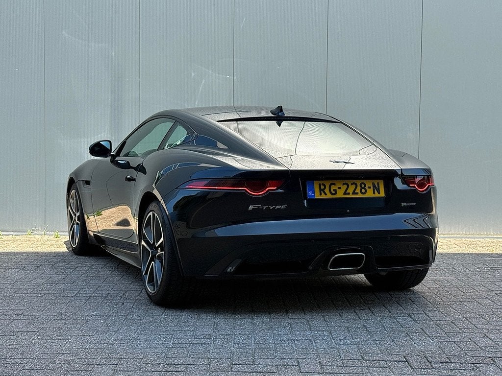 Jaguar F-TYPE 2.0T R-Dynamic, 301PK, Pano/Dak, Sport/Uitlaat, Auto's, Jaguar, Automaat, 4 cilinders, Zwart, Bedrijf