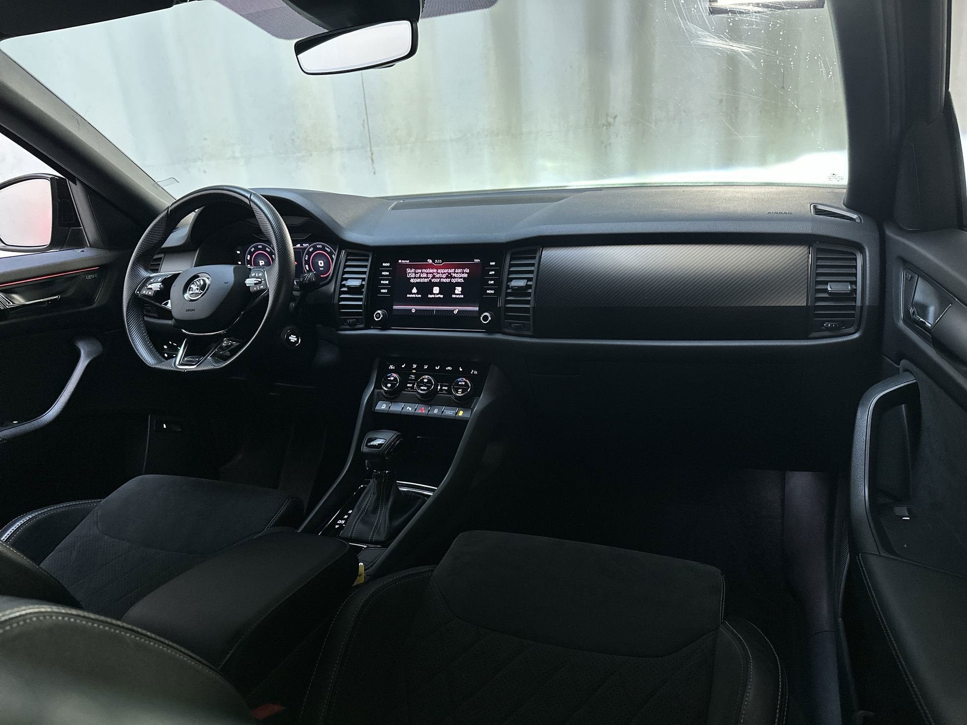 Skoda Kodiaq 1.5 TSI 150pk DSG Sportline Business 7p. Adapti, Auto's, Skoda, Dealer onderhouden, 4 cilinders, Zwart, Origineel Nederlands