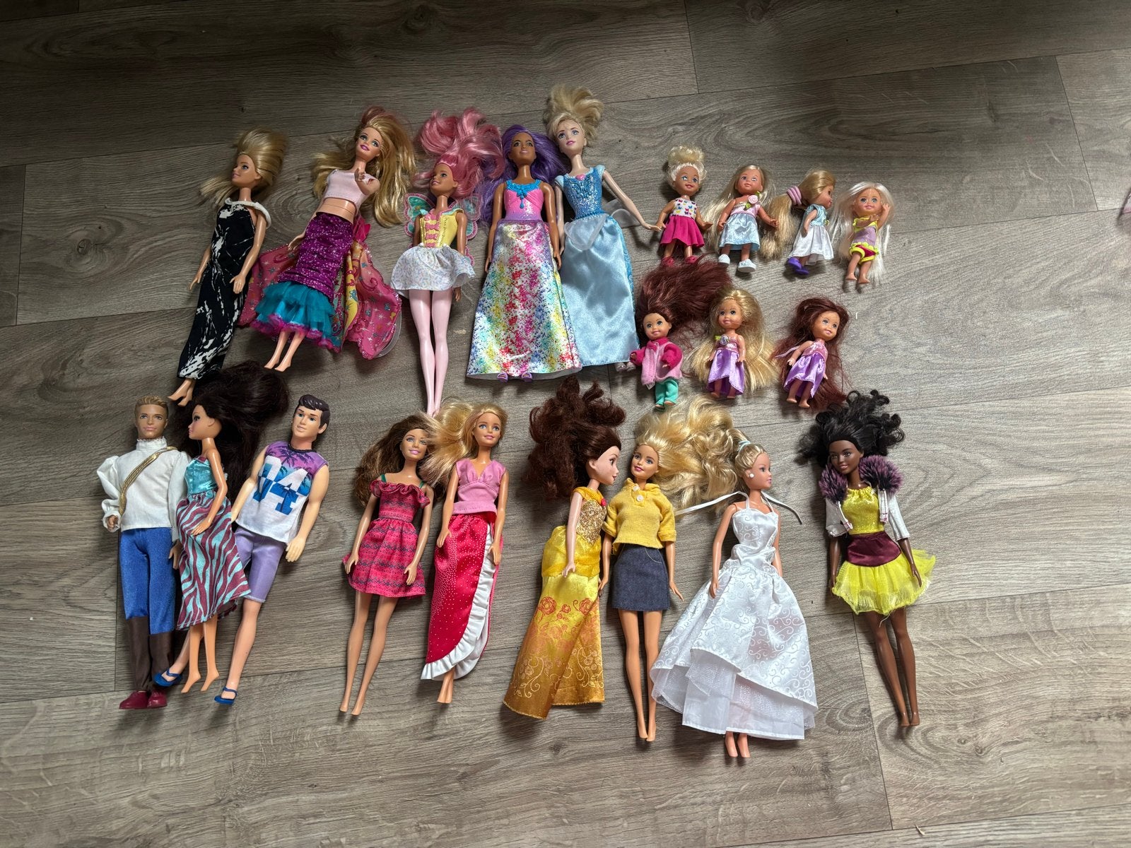 Grote collectie Barbie poppen, kleding en accessoires, Ophalen, Gebruikt, Barbie