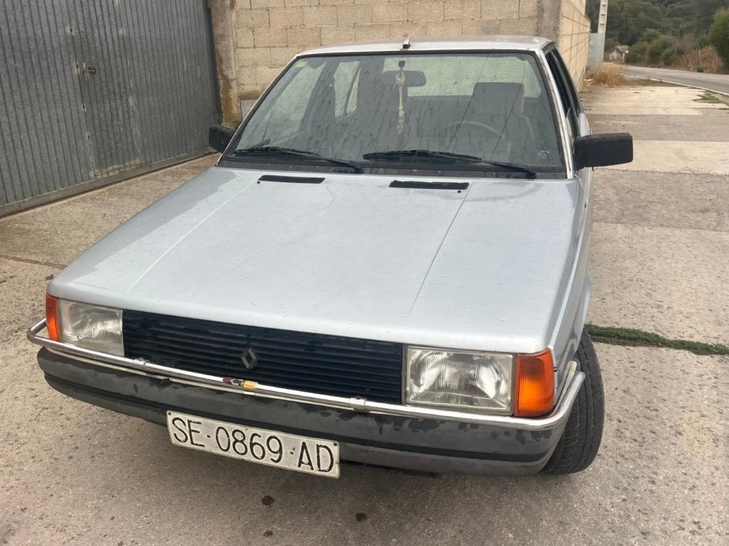 Renault R9 GTD, 1.6 diesel, 89.000 km, oldtimer !, Auto's, Voorwielaandrijving, 54 pk, Bedrijf, Grijs