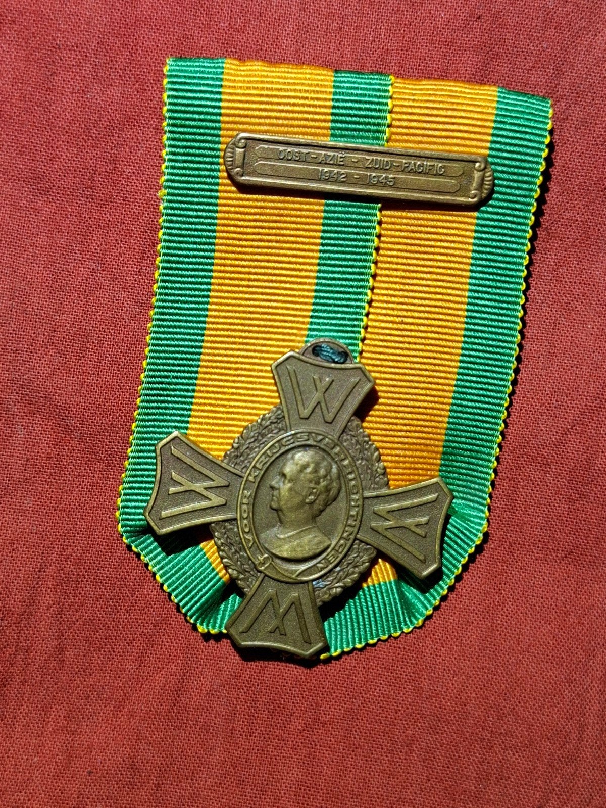 Oorlogsherinneringskruis met gesp Oost azie-Pacific '42-'45, Verzamelen, Ophalen of Verzenden, Landmacht, Nederland, Lintje, Medaille of Wings