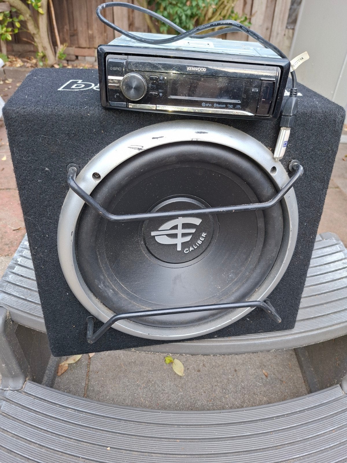 Caliber BC 112SA Subwoofer met Kenwood Autoradio, Auto diversen, Ophalen of Verzenden, Gebruikt