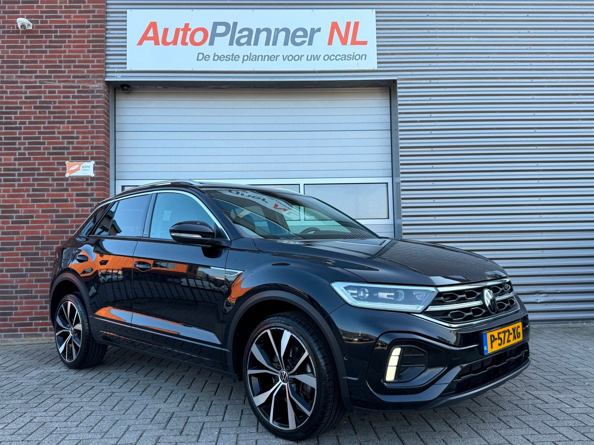 Volkswagen T-Roc 1.5 TSI R-Line! Camera! Navi! Pano! Virtual, Auto's, Volkswagen, Euro 6, 4 cilinders, 150 pk, Zwart