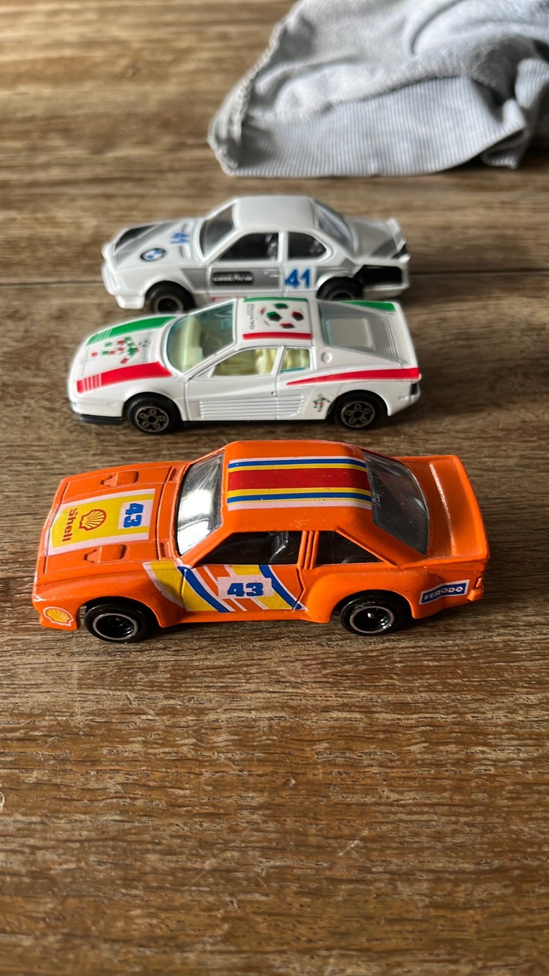 3x schaalmodel 1/43 Opel Manta,BMW & Ferrari Italia ‘90, Hobby en Vrije tijd, Modelauto's | 1:43, Ophalen of Verzenden, Zo goed als nieuw