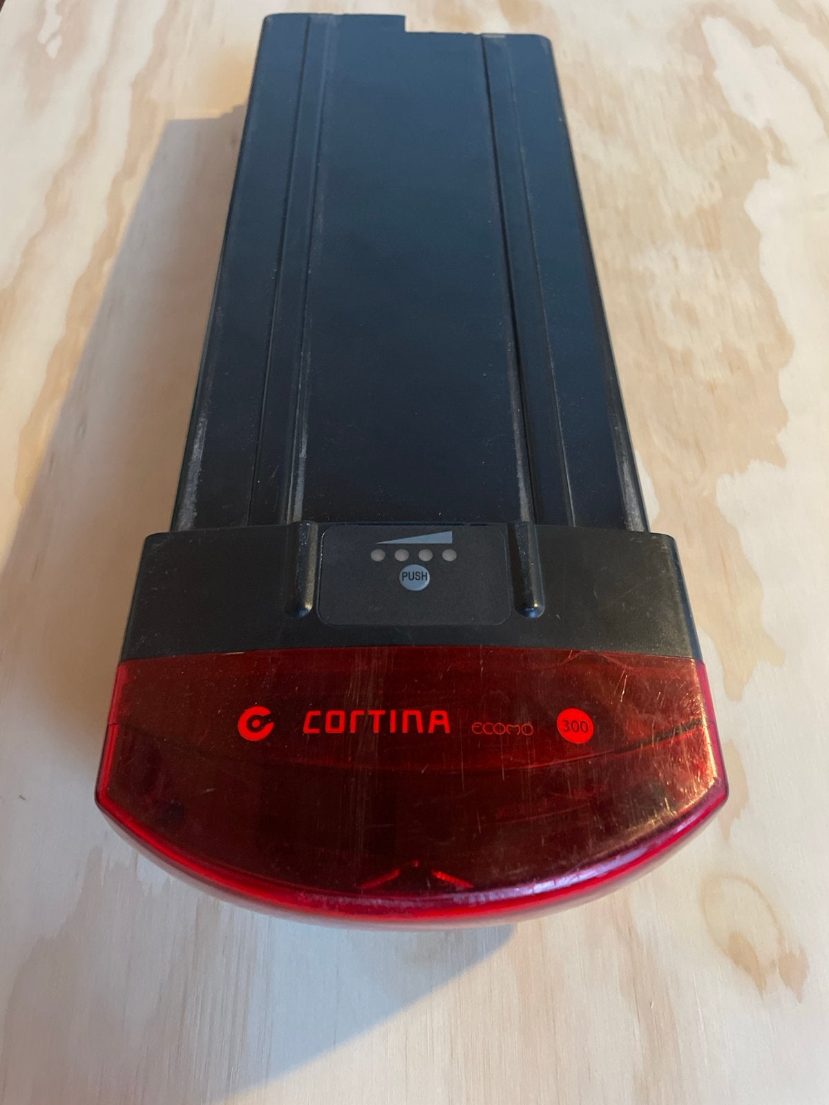 Cortina Ecomo 300 accu met lader, Fietsen en Brommers, Fietsaccessoires | Fietsaccu's, Ophalen, Gebruikt