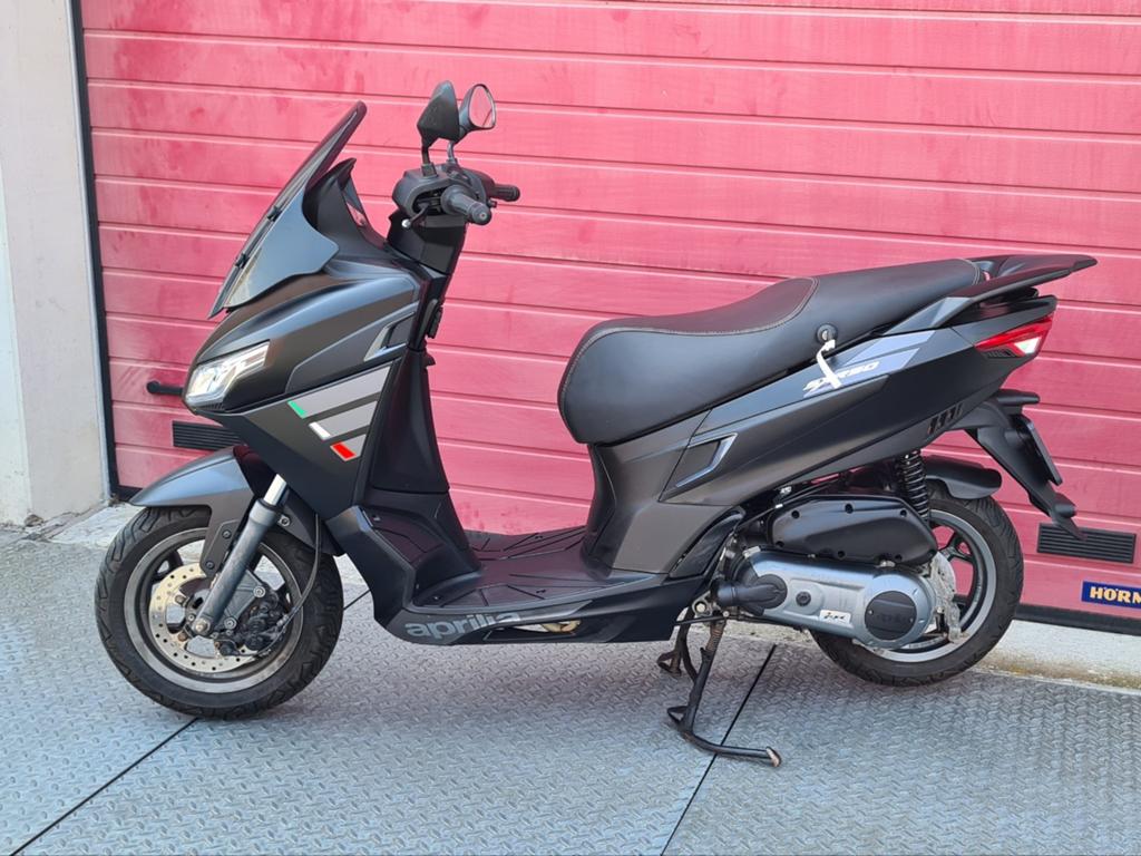 ZGAN Aprilia SXR50 e5 4t scooter Iget zip sprint piaggio, Fietsen en Brommers, Scooters | Aprilia, Ophalen, Overige modellen, Maximaal 45 km/u