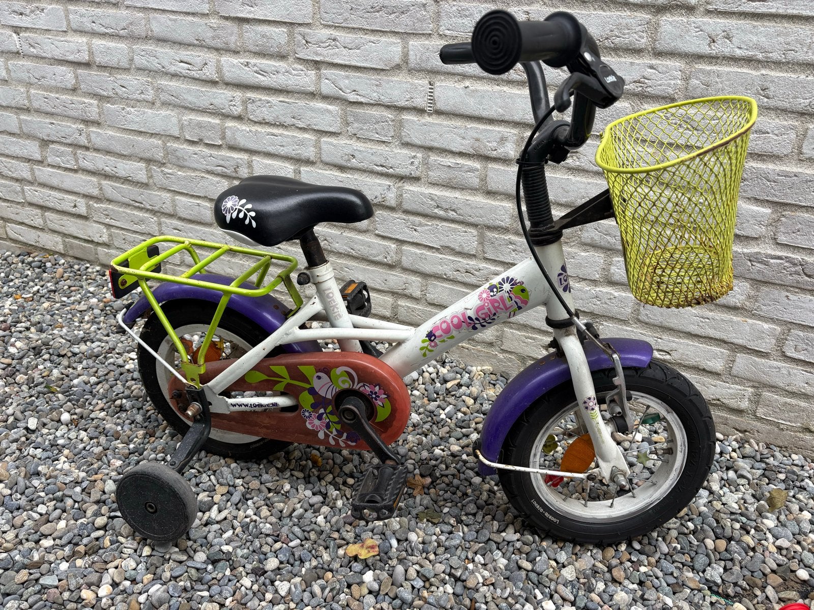 Loekie Kinderfiets 12 inch met zijwieltjes en mandje, Ophalen, Zijwieltjes, Gebruikt, Velgrem