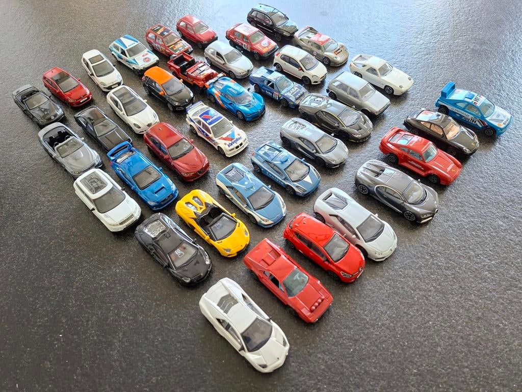 Verzameling van 38 Bburago modelauto's schaal 1:43, Hobby en Vrije tijd, Modelauto's | 1:43, Ophalen of Verzenden, Gebruikt, Auto