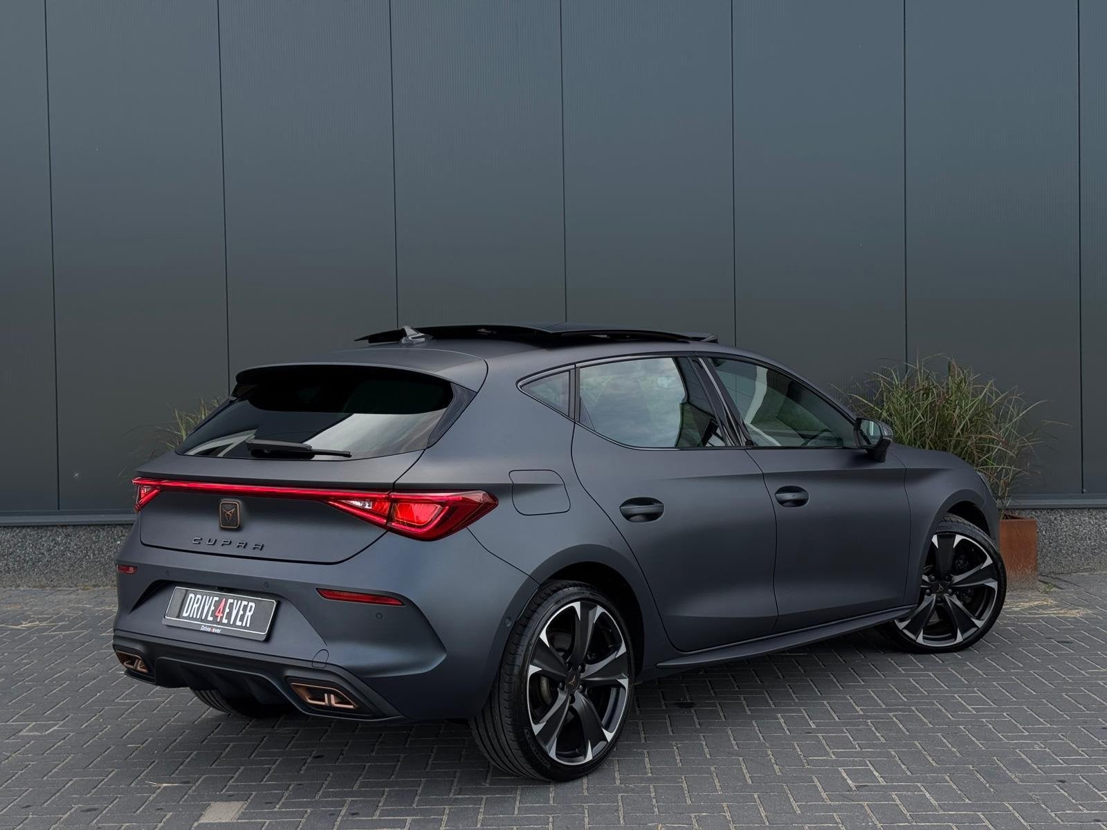 Cupra Leon 1.4 e-Hybrid VZ Copper 245PK PANO|NAVI|APPLE CARP, 77 km/l, Gebruikt, 4 cilinders, Leon
