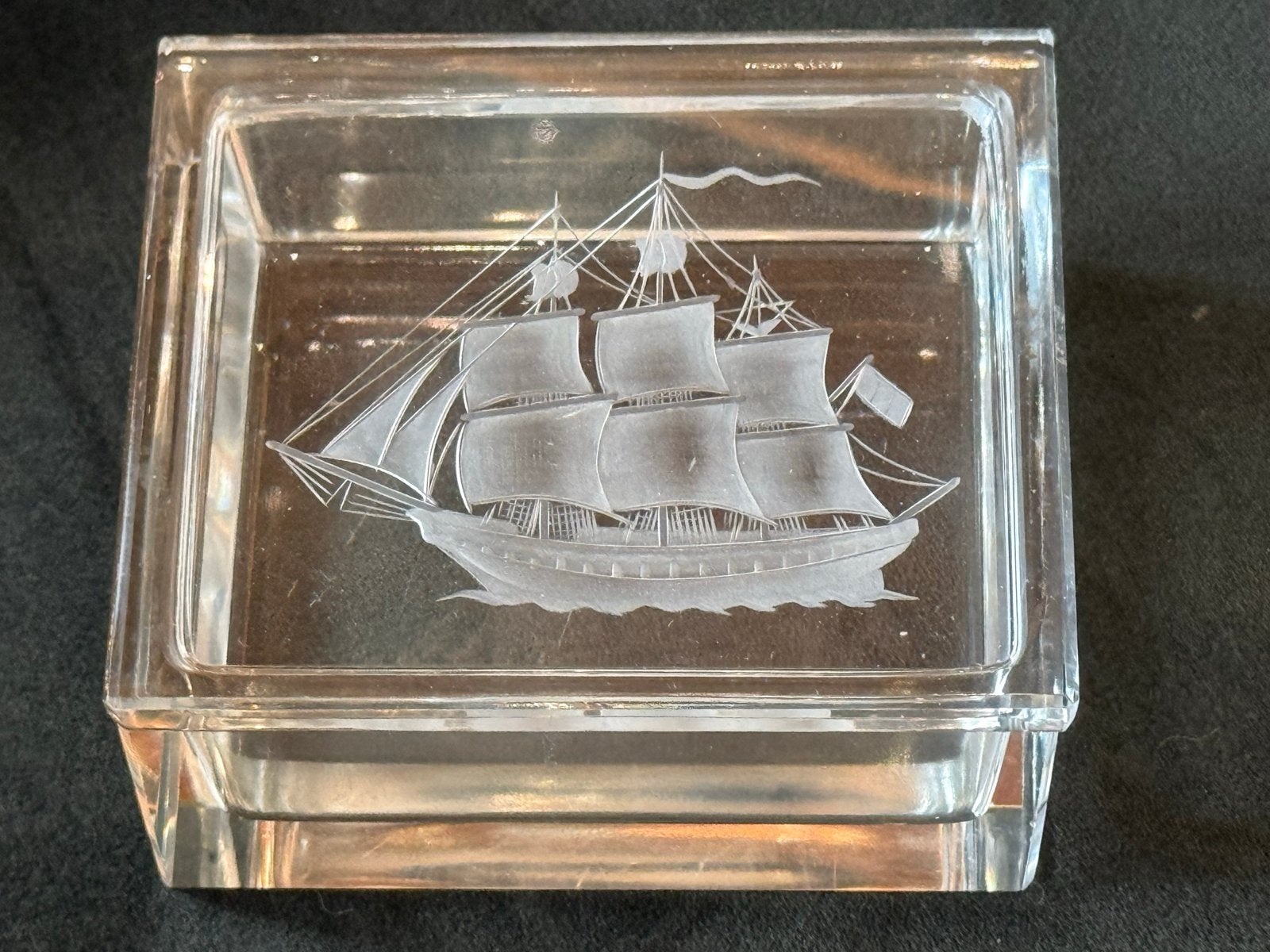 Glazen Doosje met Gegraveerd Zeilschip - Decoratief, Ophalen of Verzenden