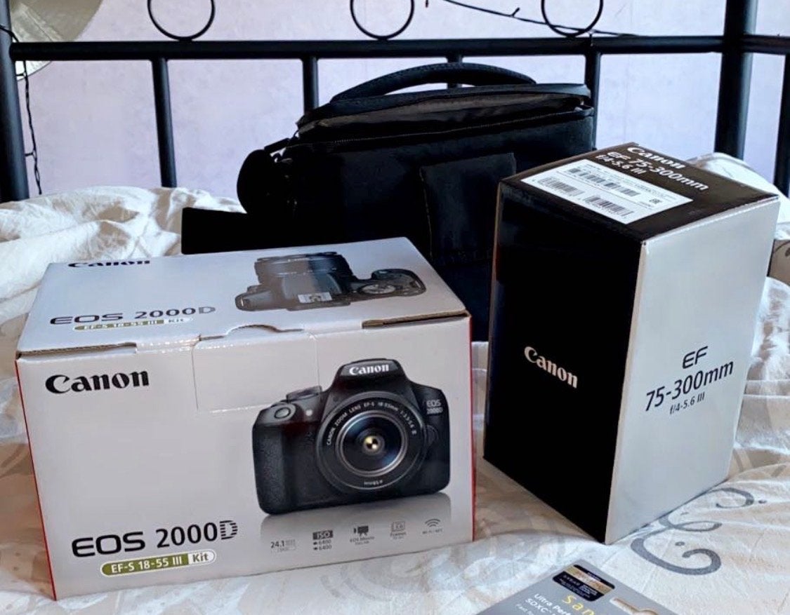Canon EOS 2000D Starterspakket met 2 Lenzen, Audio, Tv en Foto, Spiegelreflex, Canon, Zo goed als nieuw, Accu