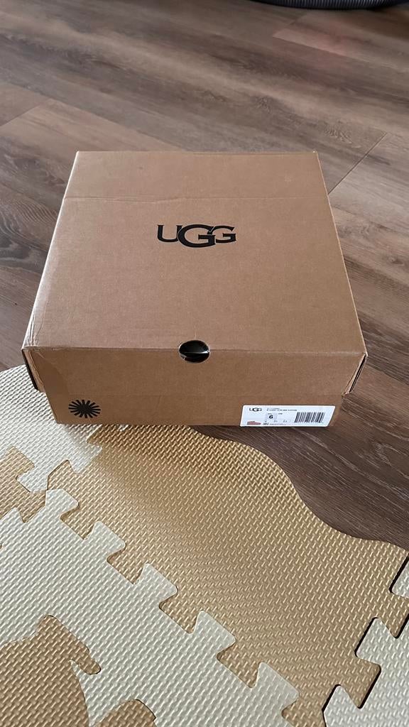 UGG W Classic Ultra Mini Platform, Kleding | Dames, Schoenen, Ophalen of Verzenden, Nieuw, Bruin