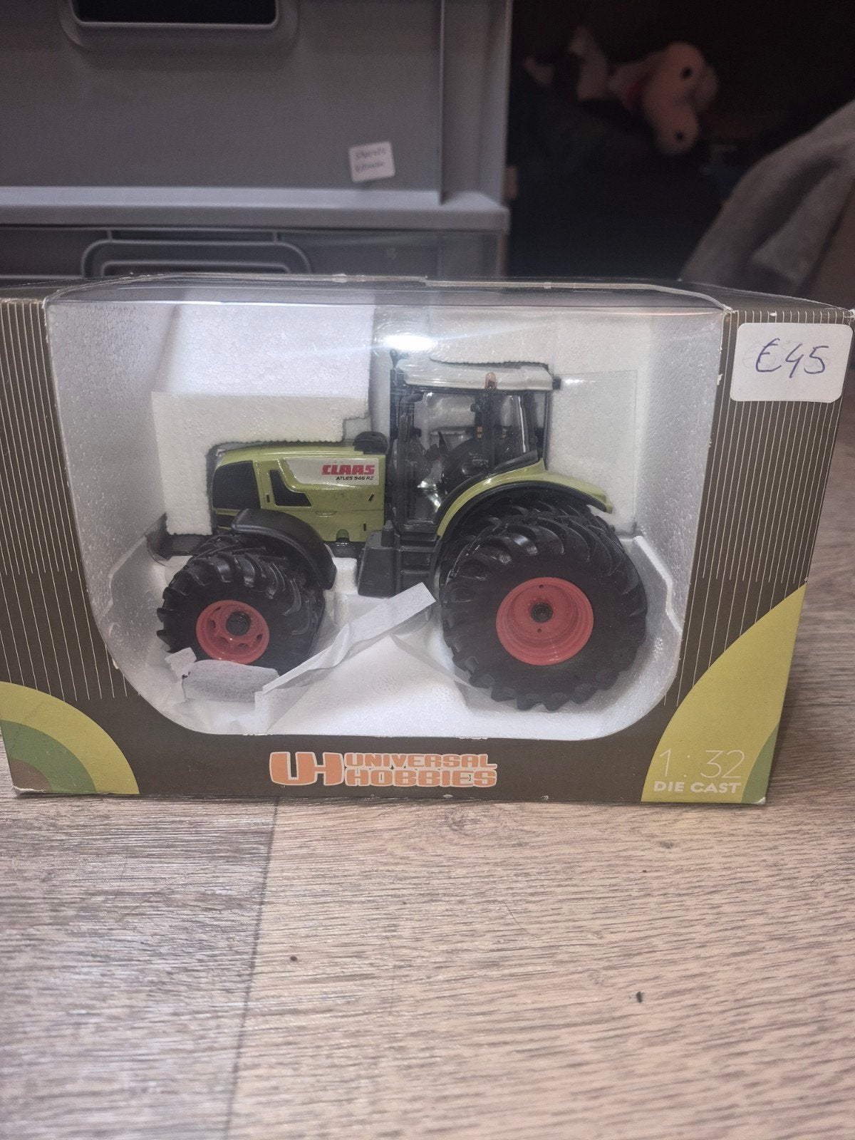 Claas Axion 946 RZ Tractor Model 1:32 - Nieuw in doos, 12 Rue du Cap Vert 21800 QUETIGNY - FRANCE, Tractor of Landbouw, Nieuw