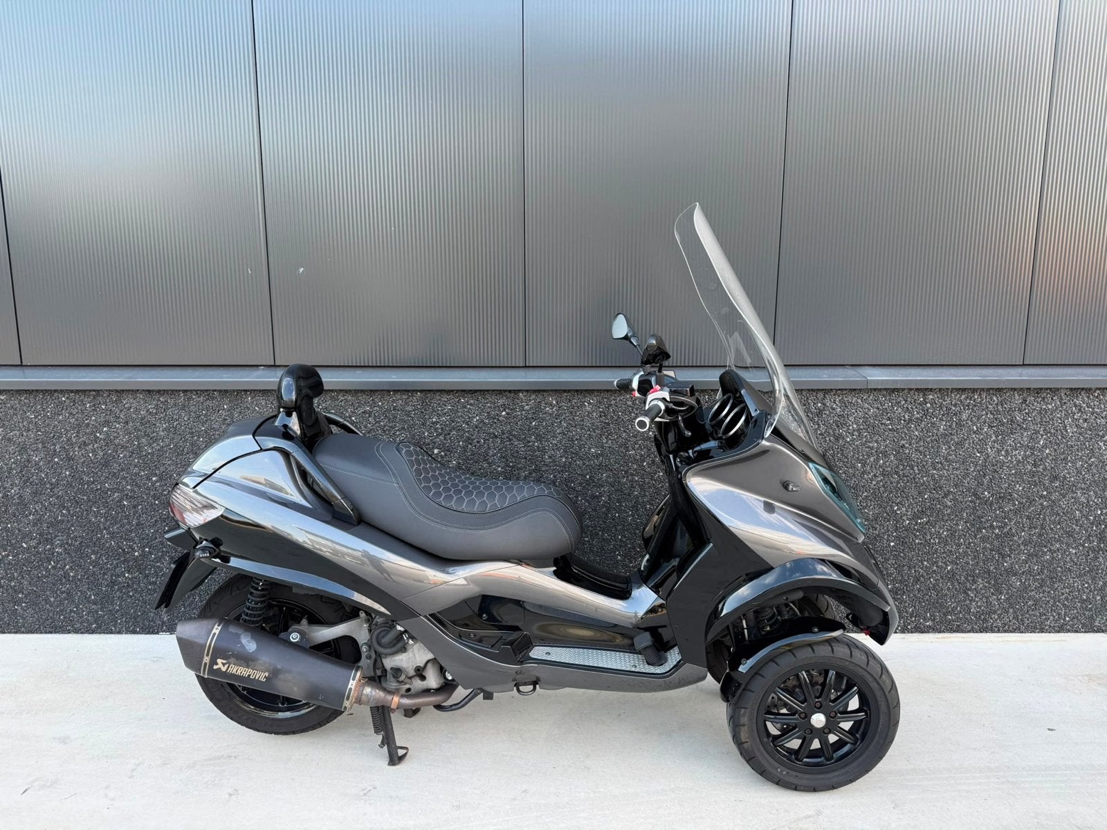 Piaggio MP3 m64 met Akrapovic uitlaat, Ophalen, Overige modellen, Maximaal 45 km/u, Zo goed als nieuw