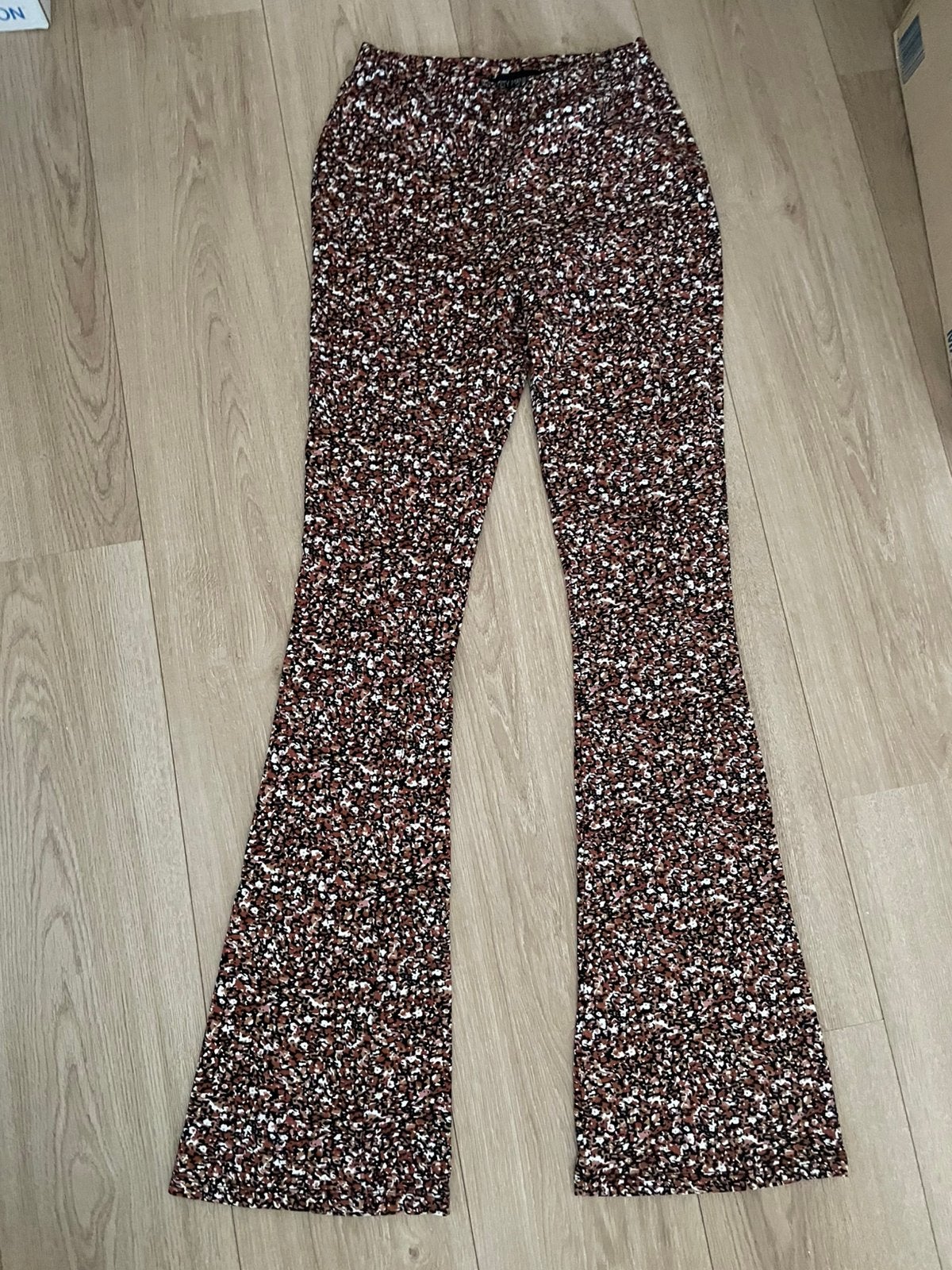 Flared broek, Maat 38/40 (M), Bruin, Ophalen of Verzenden, Zo goed als nieuw