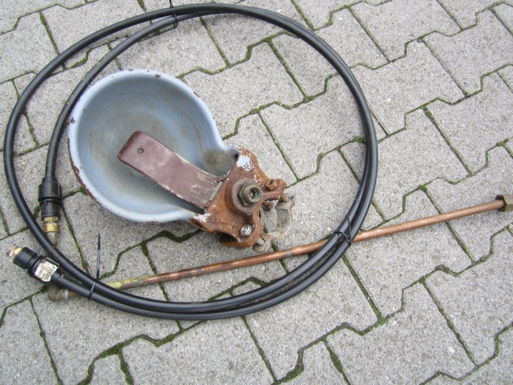 drinkbakje goed werkend incl. leiding, Ophalen, Gebruikt