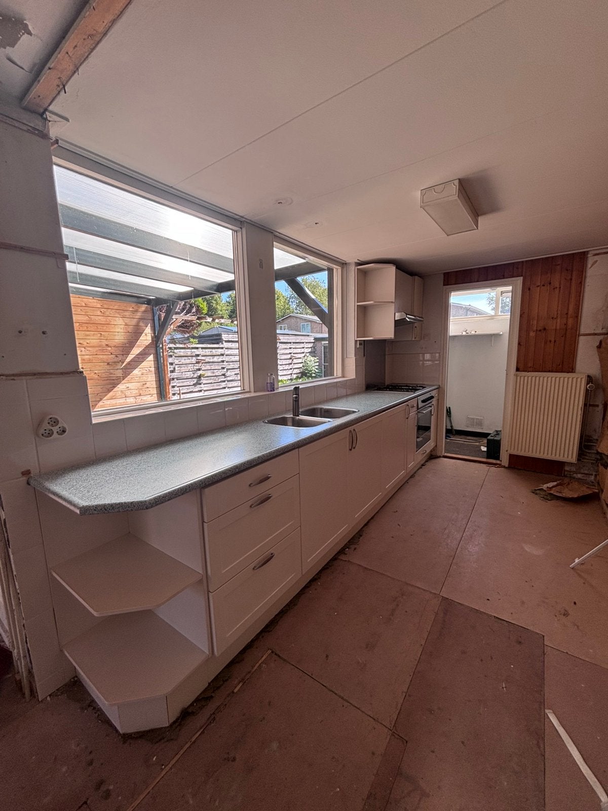 Keuken met oven en gasfornuis en afzuigkap., Ophalen, Gebruikt, Enkelwandige keuken, Kunststof