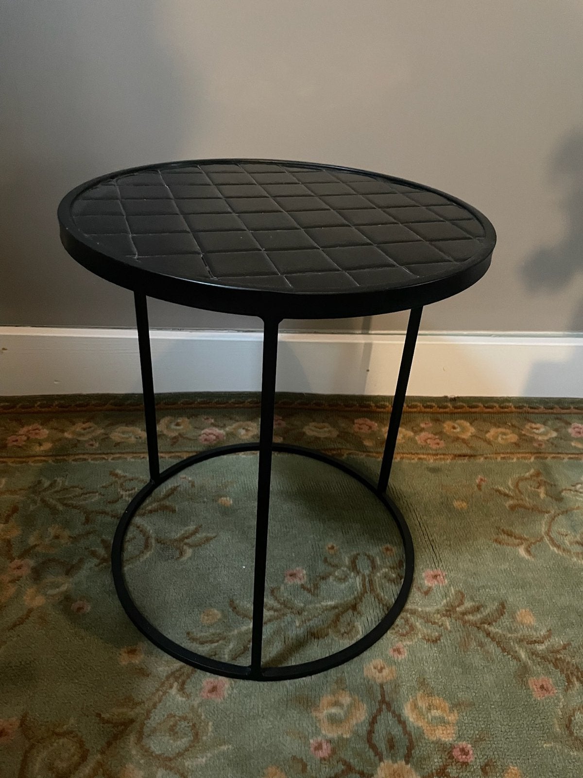 Zwarte bijzettafel met tegelblad van Loods 5, Minder dan 55 cm, Metaal of Aluminium, Rond, Zo goed als nieuw