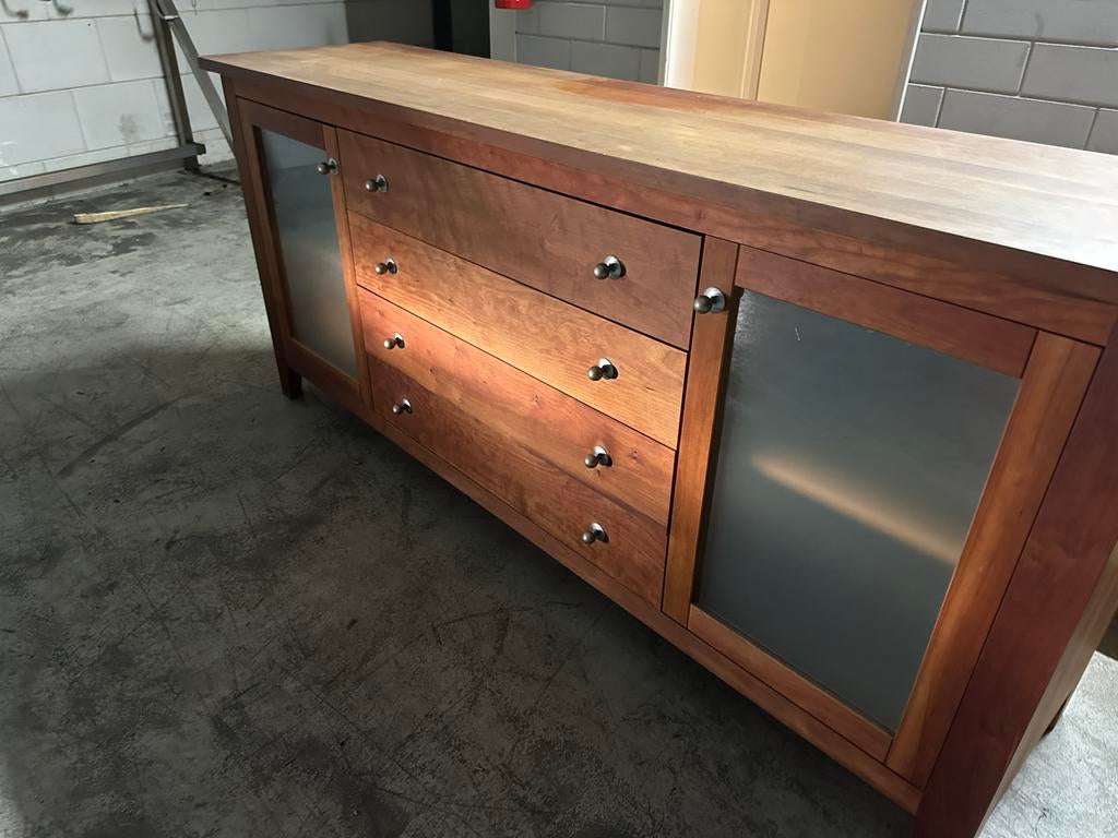 Kersenhouten dressoir, Huis en Inrichting, Kasten | Dressoirs, Ophalen, Zo goed als nieuw, 25 tot 50 cm, Glas