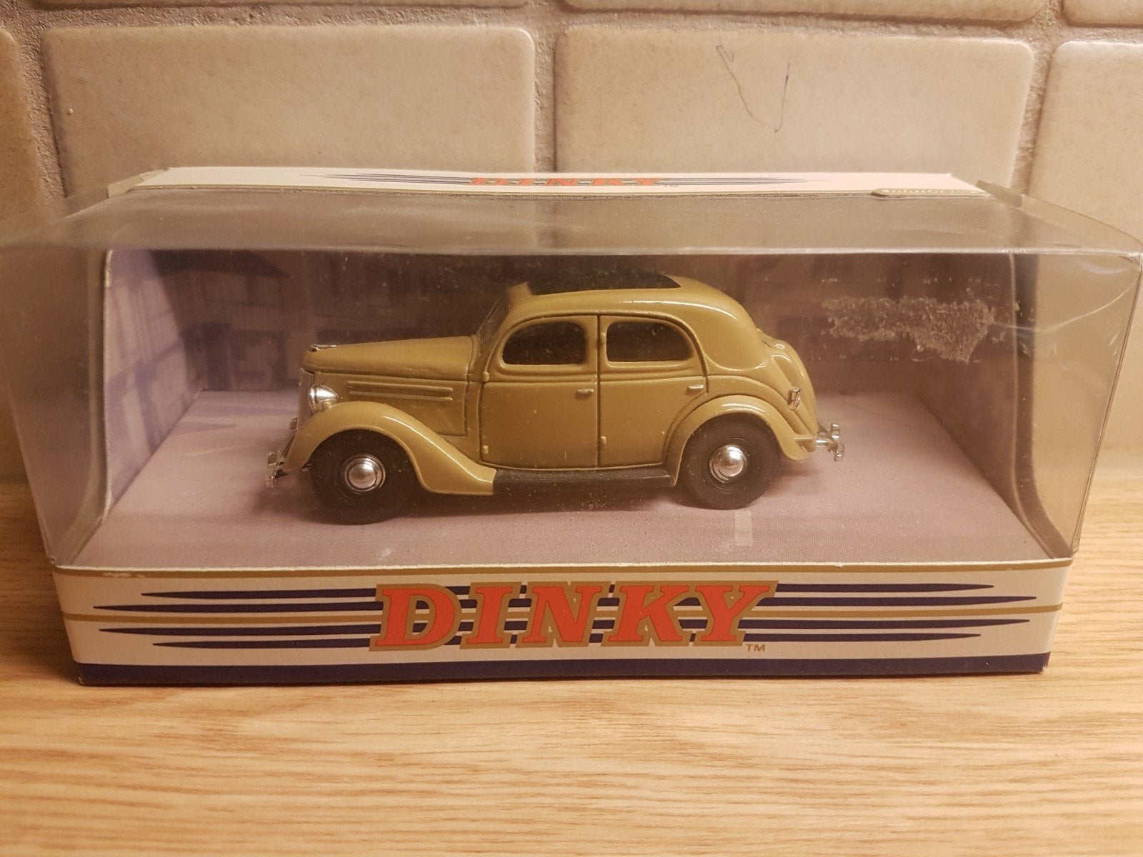 dinky matchbox Ford V8 pilot 1950 licht bruin, Ophalen of Verzenden, Zo goed als nieuw, Auto, Matchbox